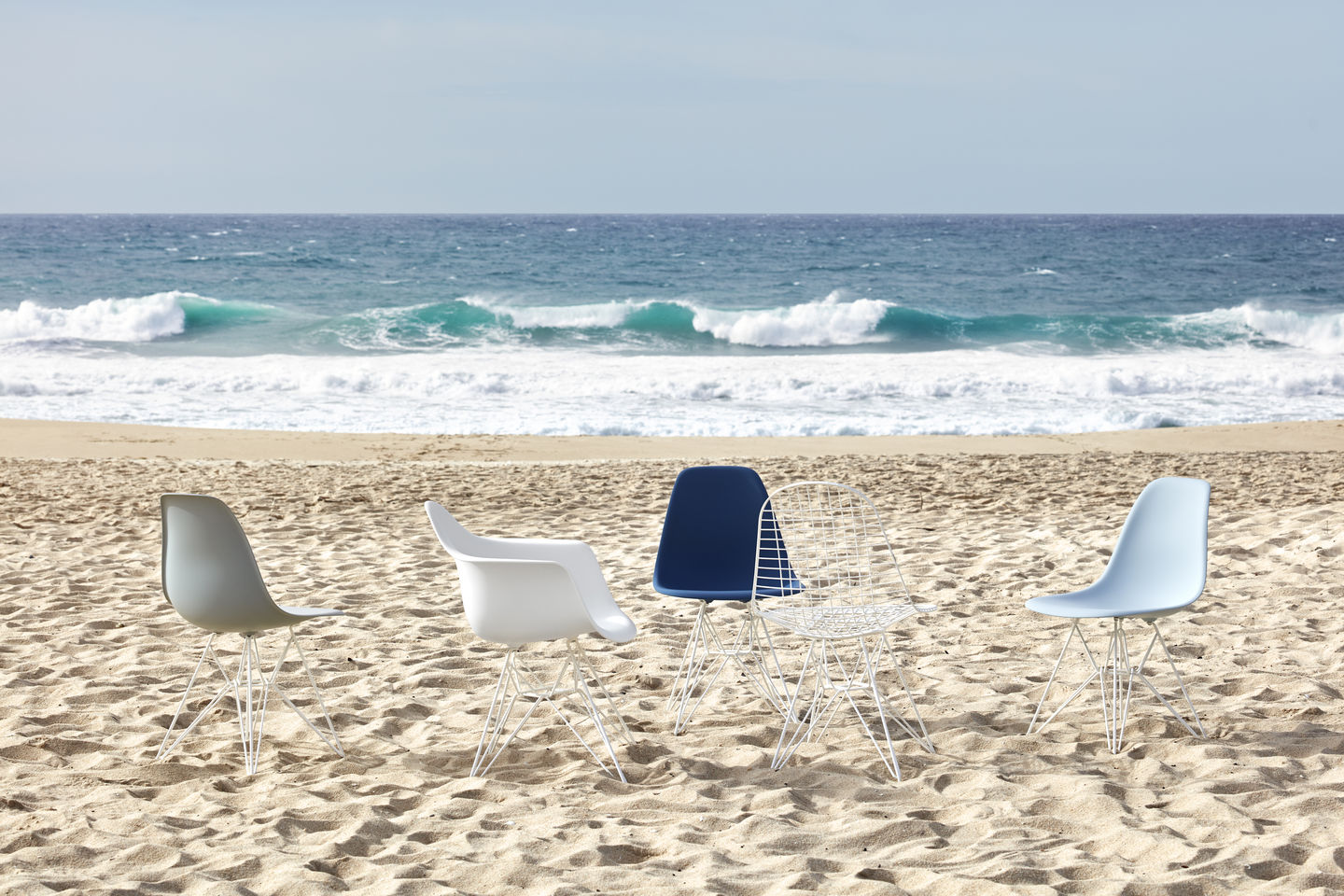 3374122_Eames Plastic Side Chair DSR Eames Plastic Armchair DAR Eames Wire Chair DKR_v_fullbleed_1440x