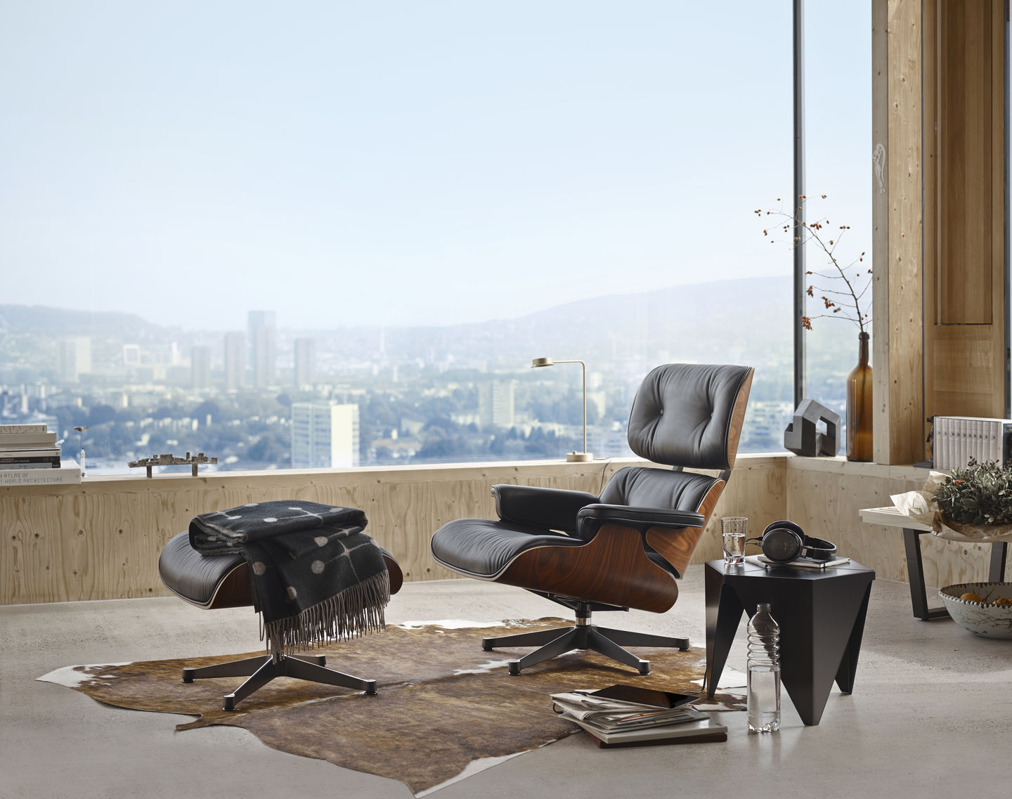 759764_Lounge Chair Ottoman Prismatic Table Wool Blanket - Christmas motif 2014_v_fullbleed_1440x